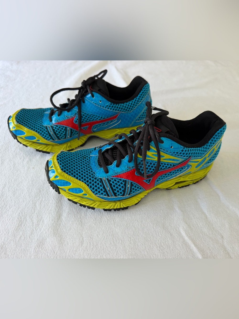 Mizuno Trail Running Shoes Sz 9 women’s